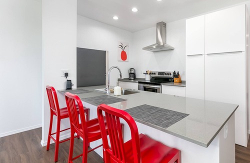 White Salmon Apartment | Modern loft downtown White Salmon #10