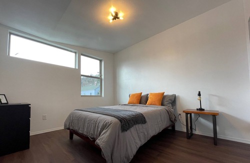 White Salmon Apartment | Modern loft downtown White Salmon #10