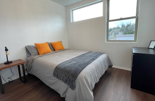 White Salmon Apartment | Modern loft downtown White Salmon #02