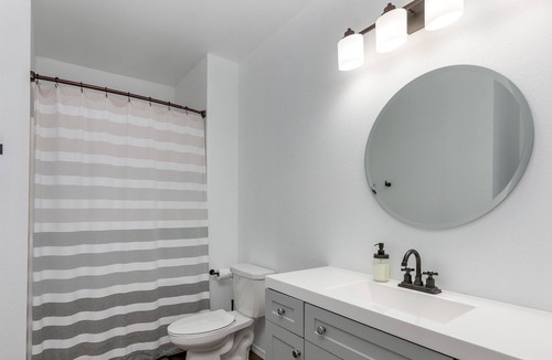 White Salmon Apartment | Modern loft downtown White Salmon #02