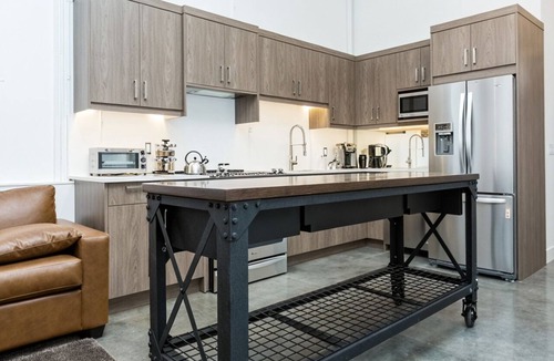 Bridgeland Apartment | Modern Loft Haven | BBQ, Sleeps 6 |