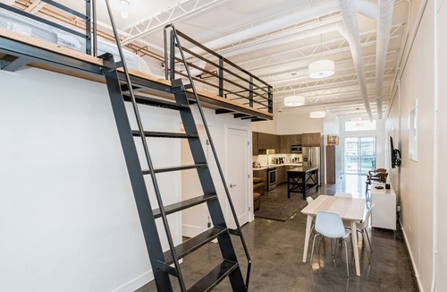 Bridgeland Apartment | Modern Loft Haven | BBQ, Sleeps 6 |