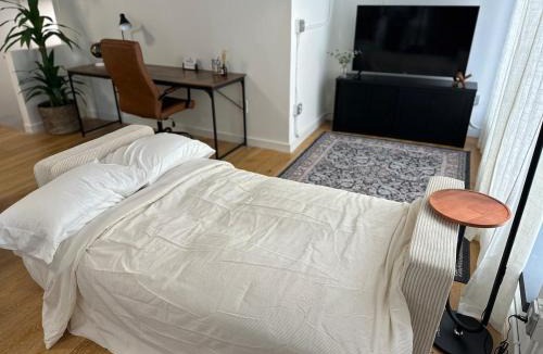 Royal Oak House | Modern Loft in Downtown Royal Oak