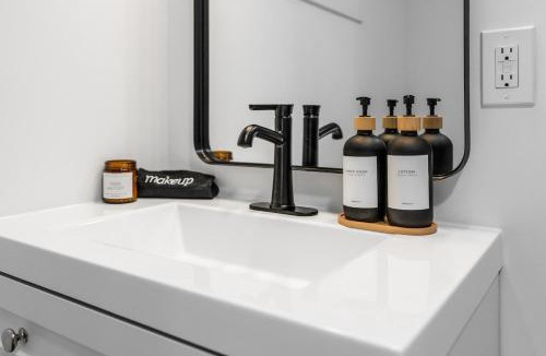 Royal Oak House | Modern Loft in Downtown Royal Oak