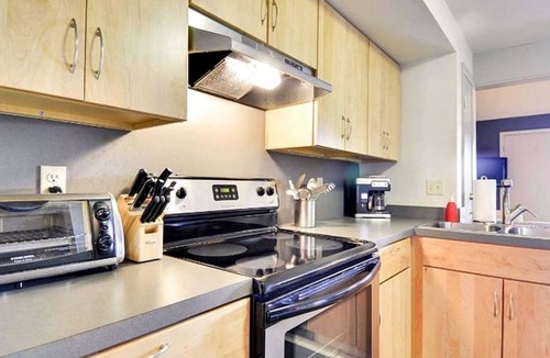 Barton Hills Condo | Modern Loft in the Heart of ATX | Walk to Zilker Park
