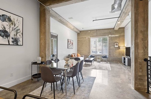 Downtown Austin Apartment | Modern Loft on 5th St