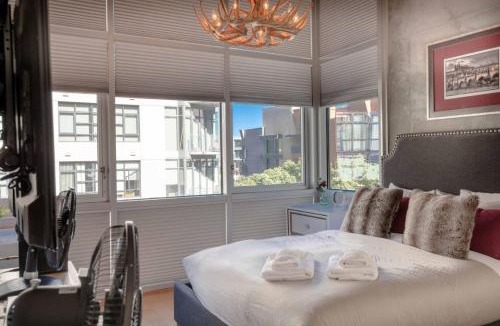 Marina District House | Modern Loft, Quiet, WiFi, Cable, Parking