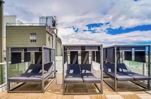 Historic Core Condo | Modern Loft-Rooftop with City view, Pool, Spa, Gym and Free parking!