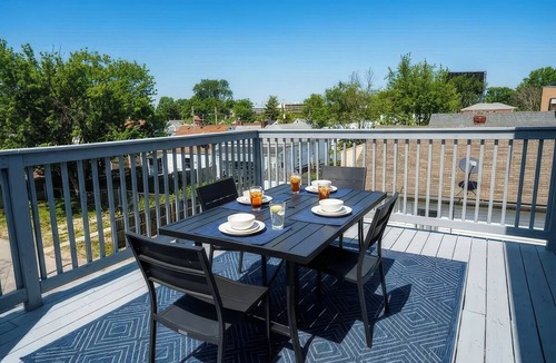 Wyandotte Condo | Modern Loft+Sky Deck~Walk to Bourbon & Beyond