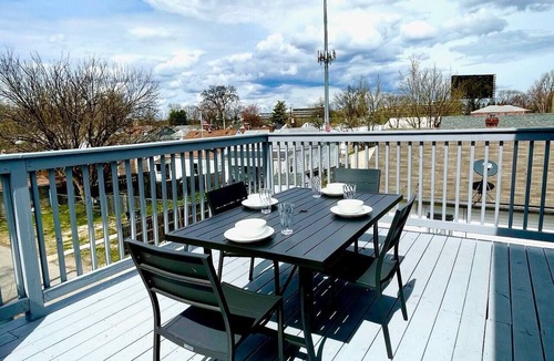 Wyandotte Condo | Modern Loft+Sky Deck~Walk to Bourbon & Beyond