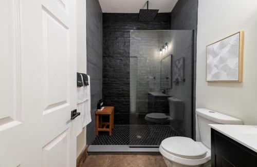 Milton Apartment | Modern Loft-Style Retreat Near Blenko Glass in Milton, WV