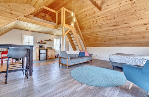 Martinsville Apartment | Modern Loft with a timeless Ocean View