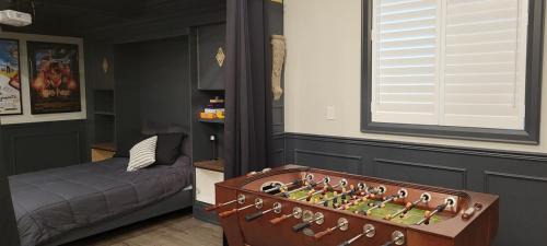 Milton Apartment | Modern Loft with Immersive Theatre Experience