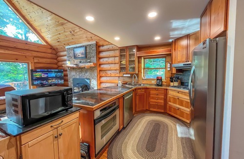 McHenry Cabin | Modern Log Cabin: Pet Friendly + Hot Tub