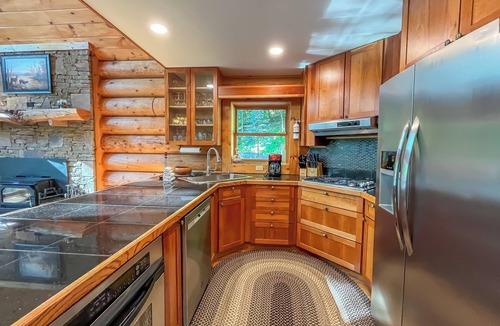 McHenry Cabin | Modern Log Cabin: Pet Friendly + Hot Tub