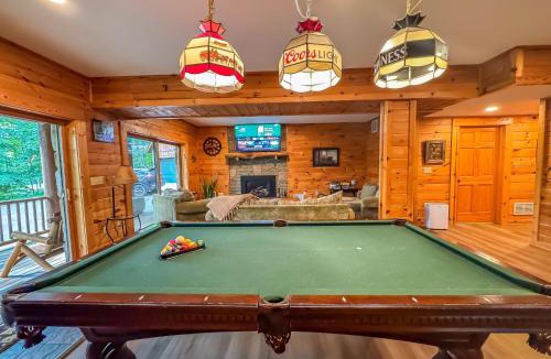 McHenry Villa | Modern Log Cabin: Pet Friendly Hot Tub