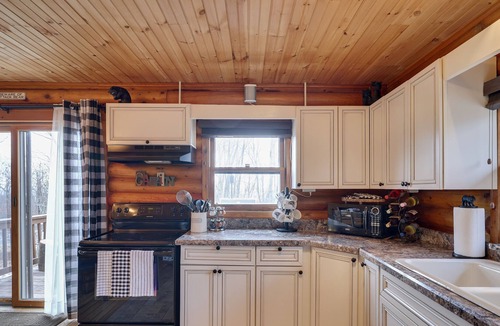 Mount Pocahontas Cabin | Modern Log Cabin, Large Deck, Firepit