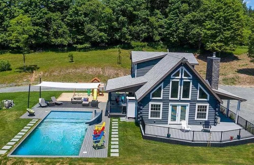 Parksville House | Modern Log