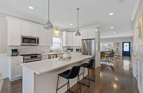 Avondale House | Modern Logan Square Luxury: 5 bedroom - sleeps 16!