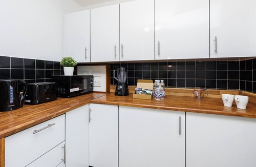 Fairfield Apartment | Modern London 2 Bed Apartment