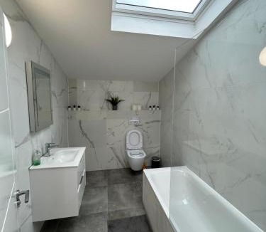 Higham Hill Apartment | Modern London Apartment near Tottenham Stadium