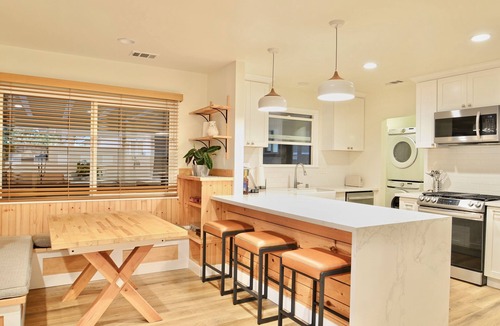 The Plaza House | Modern Long Beach Retreat