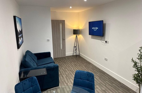 Long Eaton Apartment | Modern Long Eaton Flat - Ideal for Work or Leisure