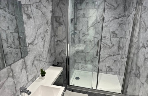 Long Eaton Apartment | Modern Long Eaton Flat - Ideal for Work or Leisure