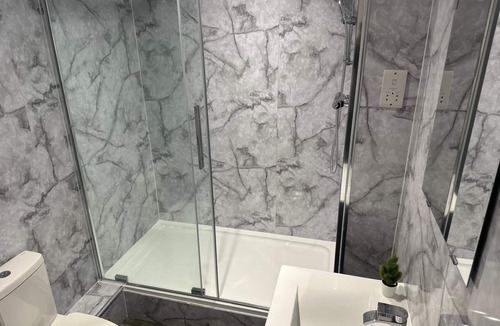 Long Eaton Apartment | Modern Long Eaton Flat - Ideal for Work or Leisure