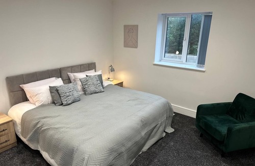 Long Eaton Apartment | Modern Long Eaton Flat - Ideal for Work or Leisure