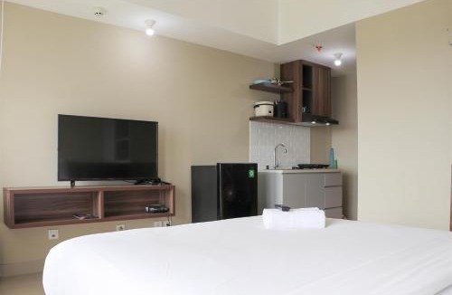 Duren Sawit Apartment | Modern Look and Homey Studio Apartment Gateway Park LRT City Jatibening By Travelio
