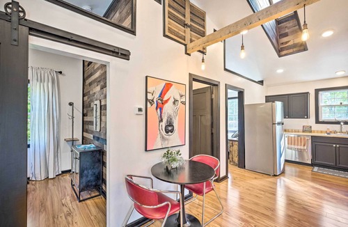 Cherokee Triangle Apartment | Modern Louisville Apartment w/Furnished Deck