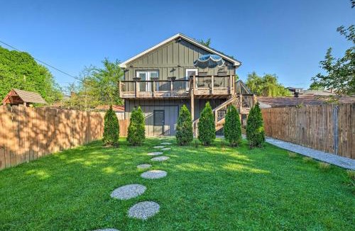 Cherokee Triangle Apartment | Modern Louisville Apartment w/Furnished Deck