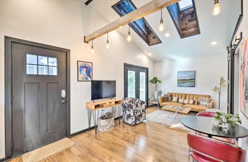 Cherokee Triangle Apartment | Modern Louisville Apartment w/Furnished Deck