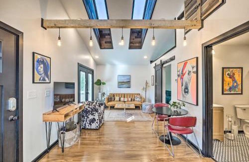 Cherokee Triangle Apartment | Modern Louisville Apartment w/Furnished Deck