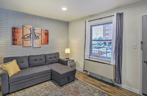 St. Matthews Condo | Modern Louisville Condo ~ 8 Mi from Downtown!