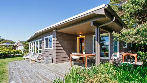 Arch Cape House | Modern Love by AvantStay