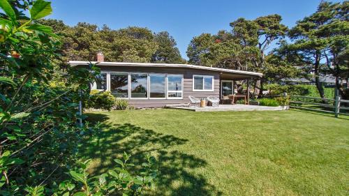 Arch Cape House | Modern Love by AvantStay