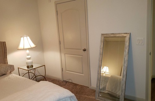 Spring Branch West Apartment | Modern Lux 1Bdrm Apt minutes from Galleria Mall