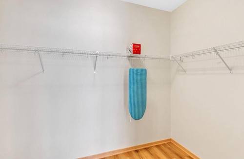 Prospect Park Apartment | Modern Lux 1BR Flat and Gym