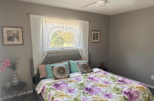 Copperas Cove House | MODERN LUX 3BR HOME - King Bed - 10 mins to FT HOOD - Fenced yard - WIFI - Family friendly - LONG or SHORT TERM