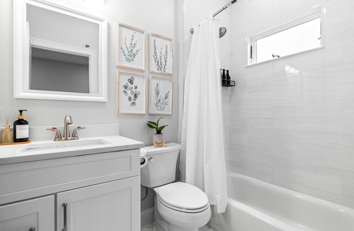 Central Square Apartment | Modern LUX - Deck+ Parking Near T Harvard/MIT/BU