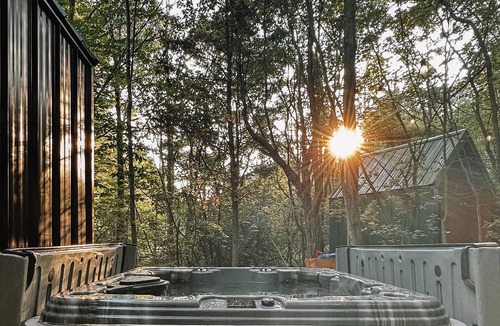 Portland Cabin | Modern Lux Tiny Cabins in Wooded Getaway w/Hot Tub