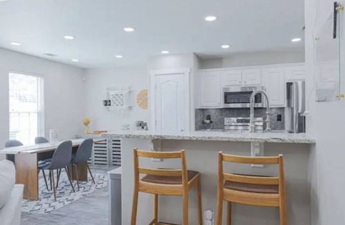 Winder House | Modern Luxe 3BR Corporate Stay, Pool, Sleeps 6+