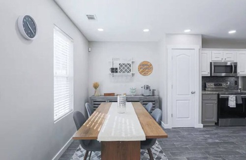 Winder House | Modern Luxe 3BR Corporate Stay, Pool, Sleeps 6+