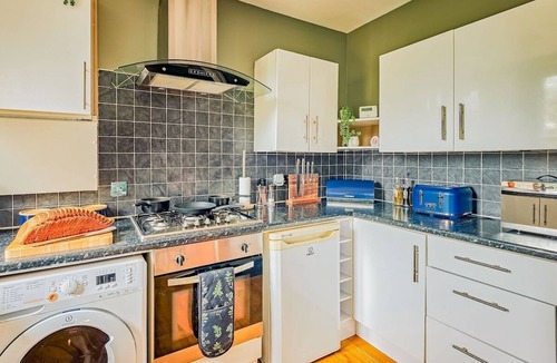 Bristol Apartment | Modern Luxe Flat + Parking