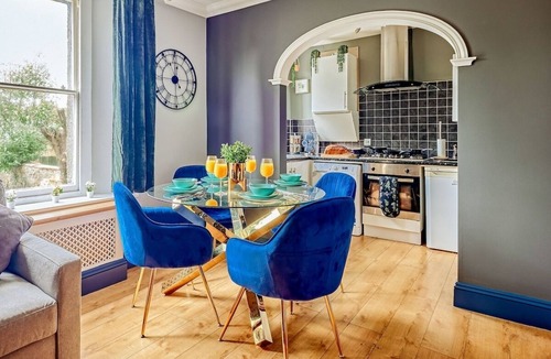 Bristol Apartment | Modern Luxe Flat + Parking