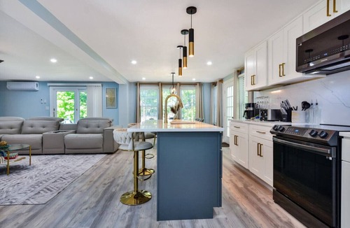 Methuen House | Modern Luxe getaway unit with Hot tub/fire-pit