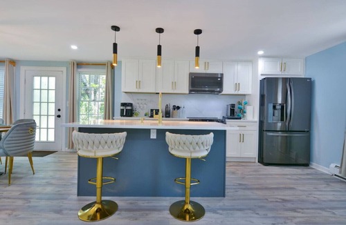 Methuen House | Modern Luxe getaway unit with Hot tub/fire-pit