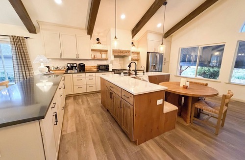 Pinetop-Lakeside House | Modern Luxe Lake Retreat - Private Lake Access